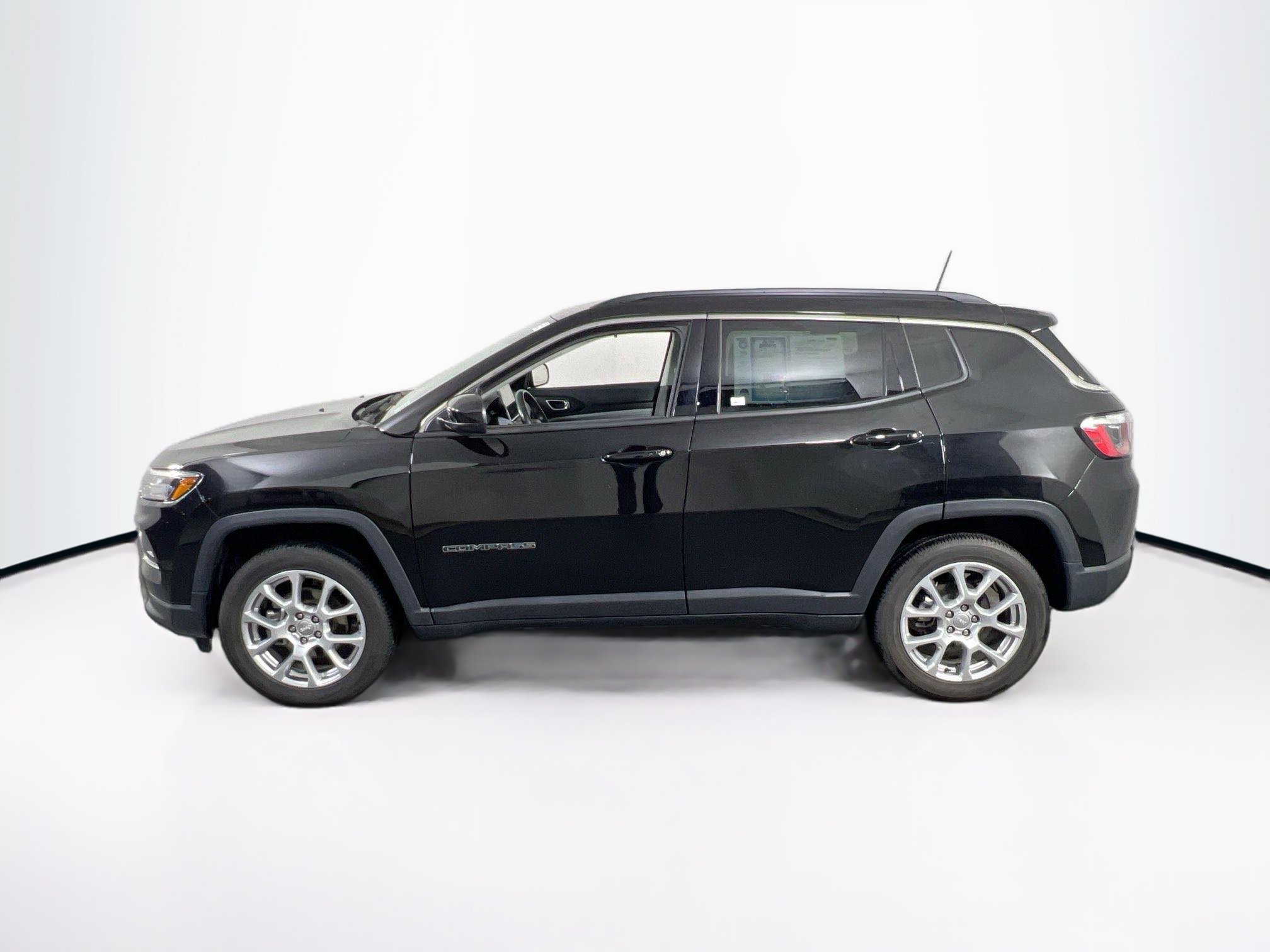 Used 2022 Jeep Compass Latitude AWD/4WD image 8