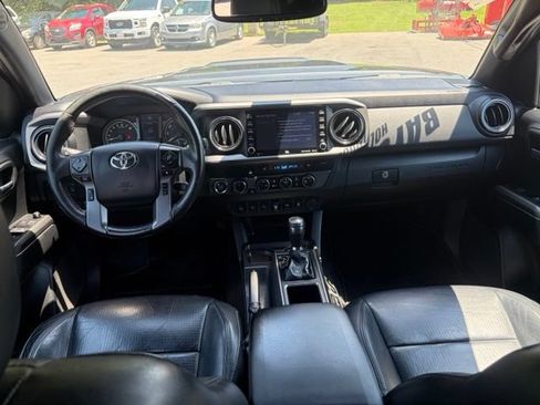 Used 2022 Toyota Tacoma TRD Sport w/ TRD Premium Sport Package AWD/4WD image 3