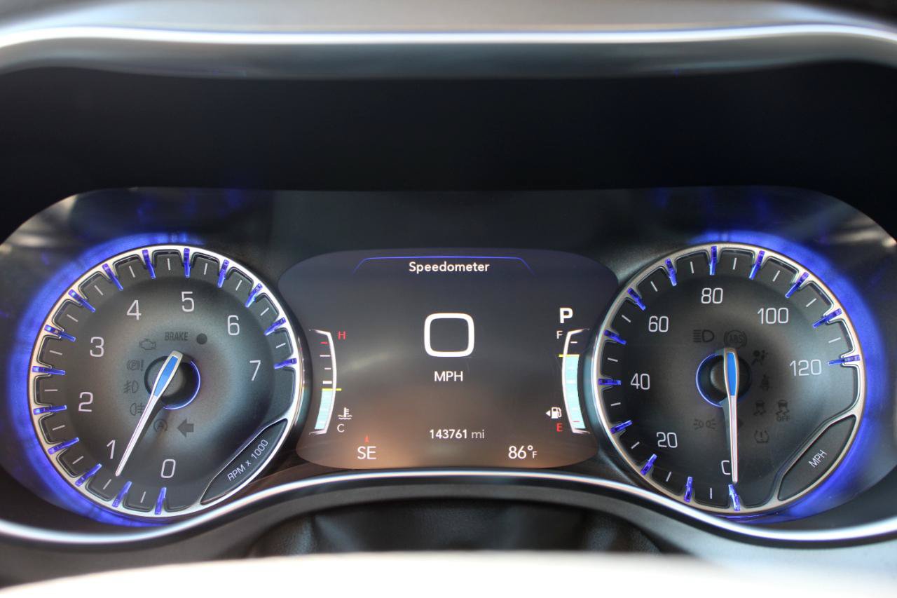 Used 2019 Chrysler Pacifica Limited FWD image 24