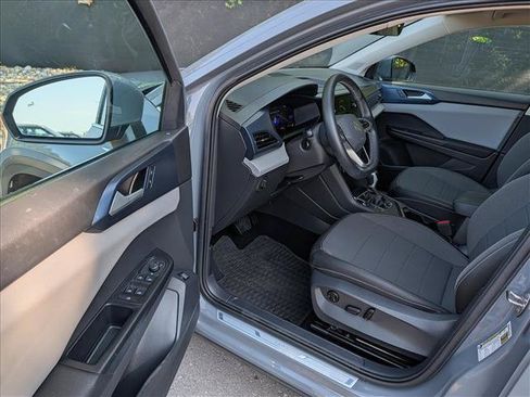 Used 2023 Volkswagen Taos SE w/ Panoramic Sunroof Package FWD image 26
