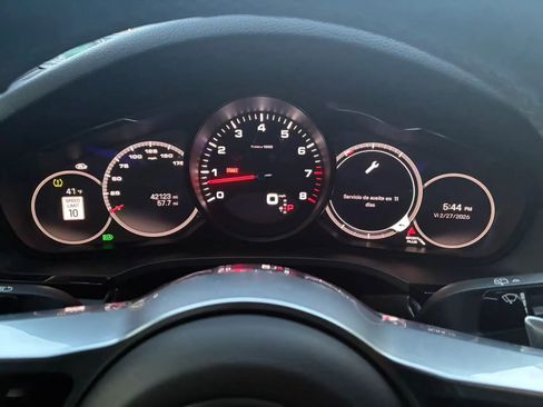 Used 2022 Porsche Cayenne Platinum Edition image 13