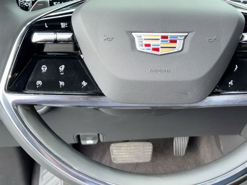 Used 2025 Cadillac Escalade Premium Luxury AWD/4WD image 17