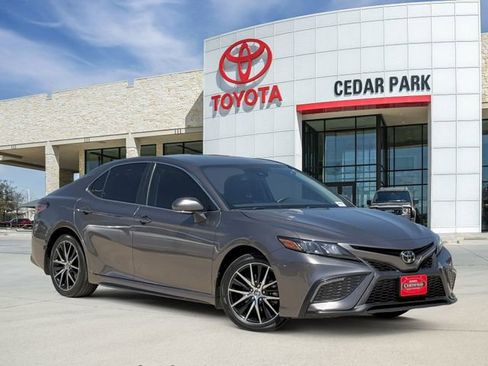 Used 2023 Toyota Camry SE image 1
