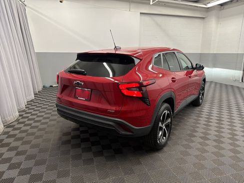 Used 2026 Chevrolet Trax RS w/ Sunroof Package FWD image 5