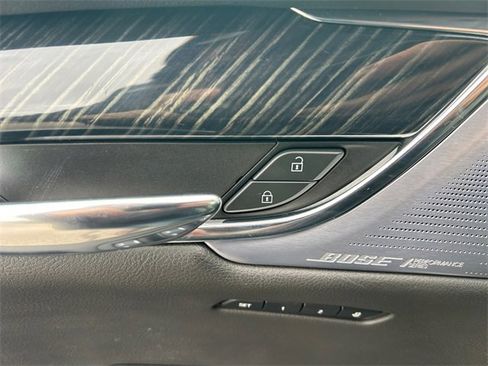 Used 2020 Cadillac XT6 Premium Luxury image 32