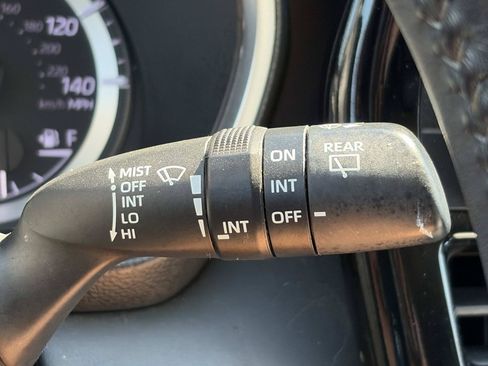 Used 2023 Toyota Highlander XLE FWD image 29