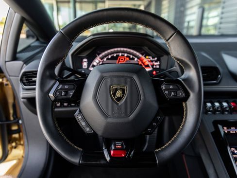 Used 2020 Lamborghini Huracan EVO image 37
