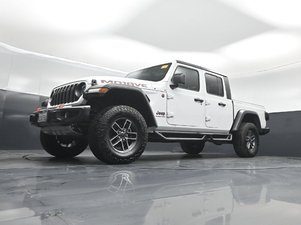 Used 2024 Jeep Gladiator Mojave AWD/4WD image 46