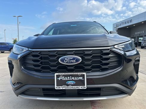 Used 2025 Ford Escape ST-Line w/ Equipment Group 301A image 7