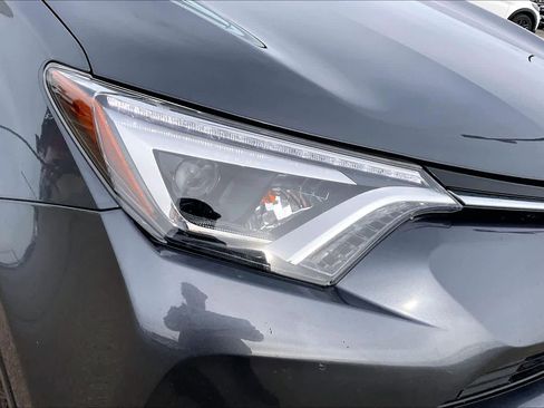 Used 2018 Toyota RAV4 Limited image 27