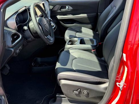 New 2026 Chrysler Pacifica Select FWD image 19