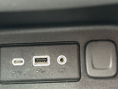 Used 2021 Chevrolet Equinox LT image 26