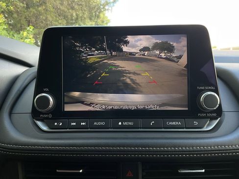 Used 2025 Nissan Rogue SV FWD image 31