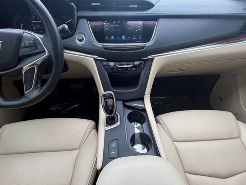 Used 2019 Cadillac XT5 Premium Luxury w/ Driver Assist Package FWD image 3