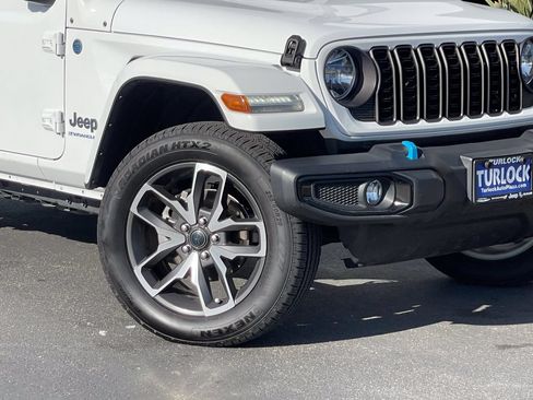Used 2024 Jeep Wrangler Unlimited AWD/4WD image 4