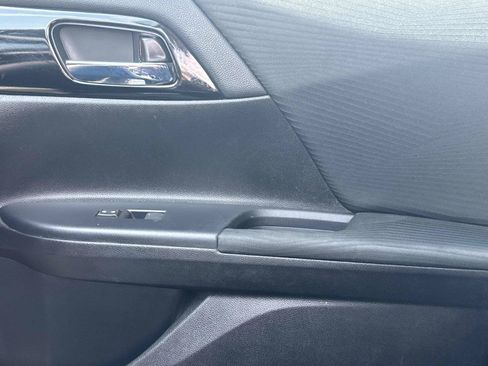 Certified 2017 Honda Accord LX image 19