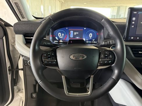 Used 2025 Ford Explorer Platinum w/ Ultimate Package AWD/4WD image 14