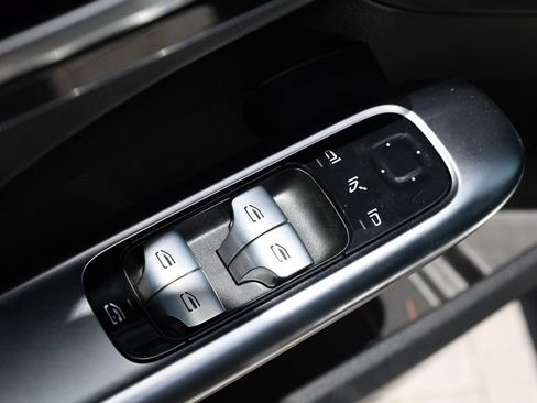 Used 2025 Mercedes-Benz C 300 Sedan image 12