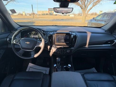 Used 2023 Chevrolet Traverse LT w/ LT Premium Package image 16