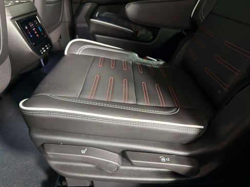 Used 2026 GMC Yukon AT4 Ultimate w/ LPO, Floor Liner Package AWD/4WD image 32