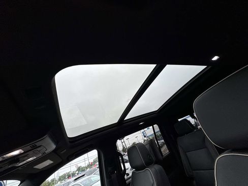 Used 2023 Chevrolet Suburban Premier RWD image 28