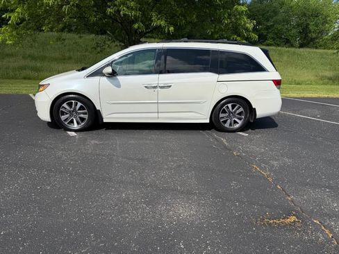Used 2014 Honda Odyssey Touring Elite image 18