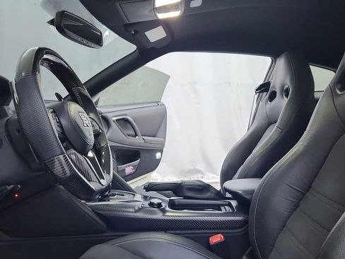 Used 2019 Nissan GT-R AWD/4WD image 18
