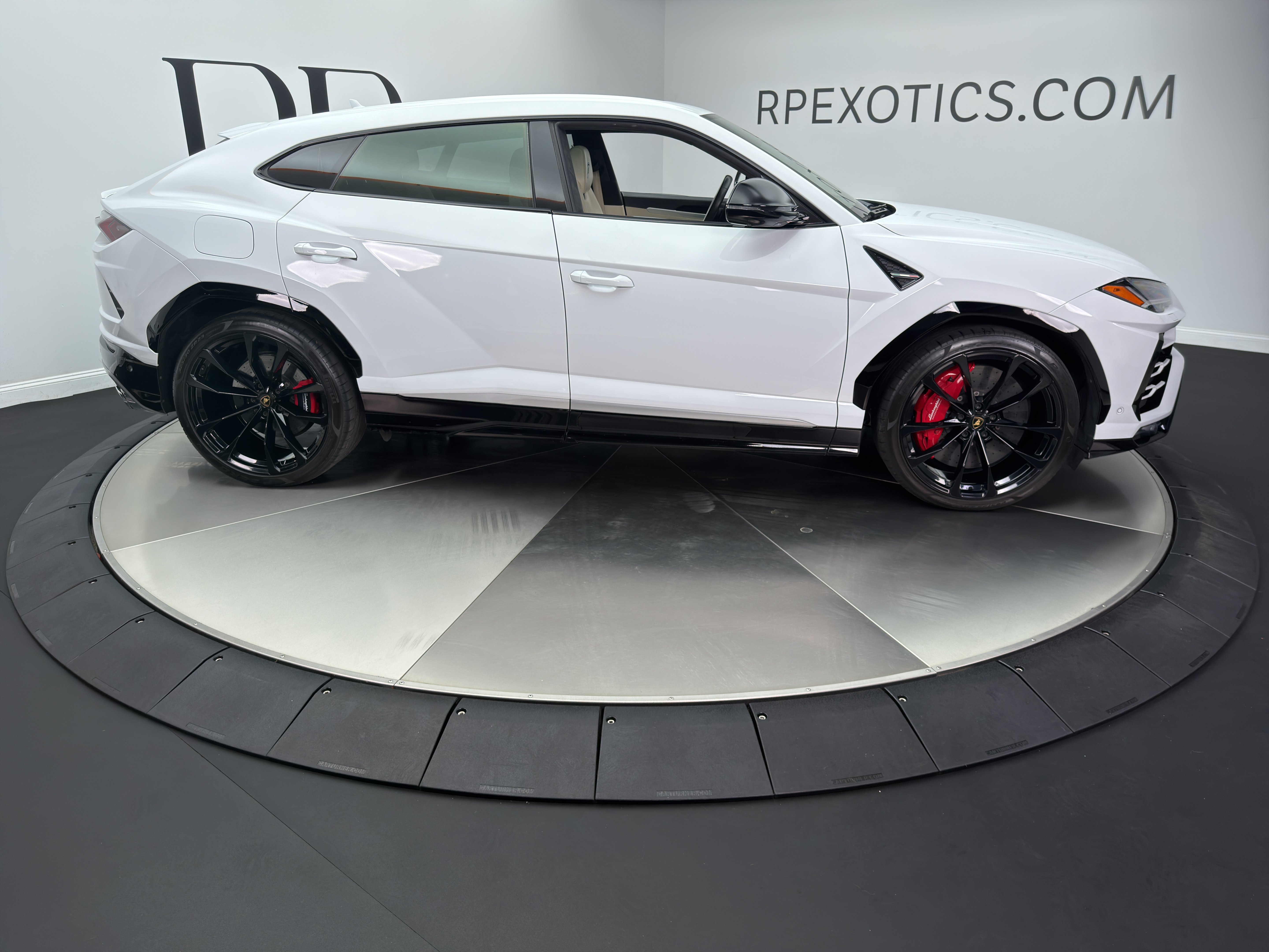 Used 2019 Lamborghini Urus AWD/4WD image 19