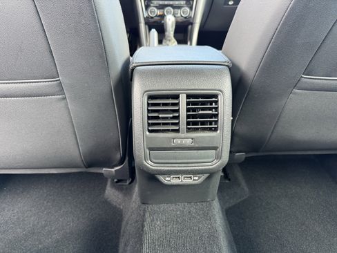 Used 2020 Volkswagen Passat 2.0T R-Line image 32