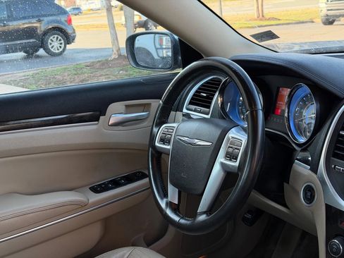 Used 2011 Chrysler 300 Limited image 7