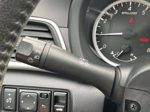 Used 2018 Nissan Sentra SV FWD image 29