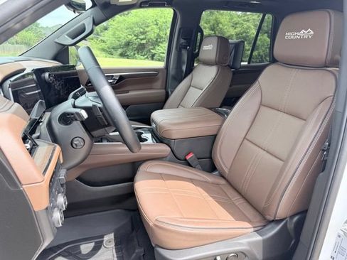 Used 2025 Chevrolet Tahoe High Country AWD/4WD image 9