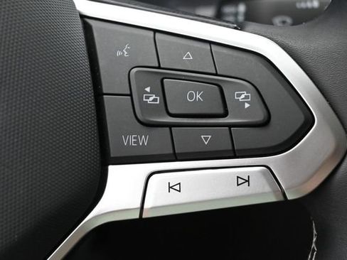 Used 2023 Volkswagen Tiguan SE w/ Panoramic Sunroof Package FWD image 18