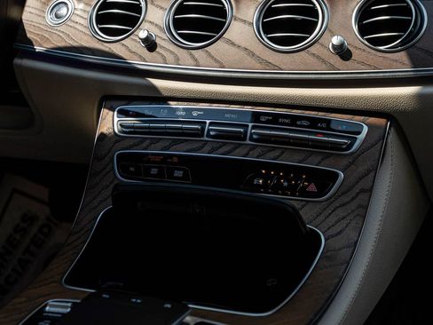 Used 2022 Mercedes-Benz E 350 4MATIC Sedan image 23