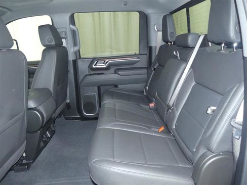 Used 2025 Chevrolet Silverado 3500 LT image 25