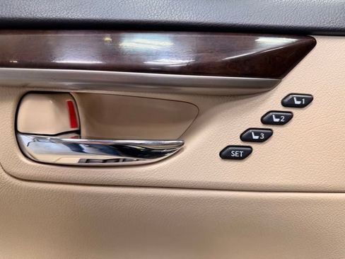 Used 2013 Lexus ES 350 w/ Luxury Pkg FWD image 16