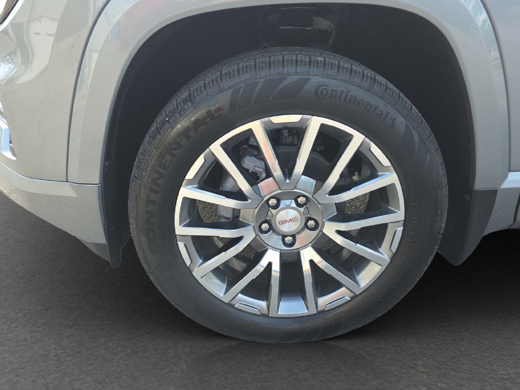 New 2027 GMC Terrain Denali w/ LPO, Floor Liner Package AWD/4WD image 4