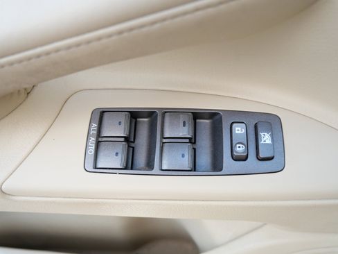 Used 2008 Lexus LX 570 4WD w/ Technology Pkg image 15