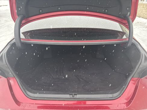 Used 2022 Toyota Avalon XLE image 4