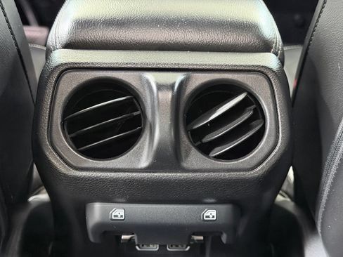 Used 2020 Jeep Gladiator Overland AWD/4WD image 21