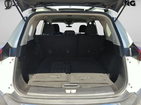 Certified 2023 Nissan Rogue SV image 19