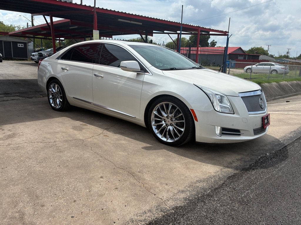 Used 2013 Cadillac XTS Platinum FWD image 2