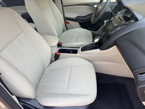 Used 2017 Ford Focus SE FWD image 24