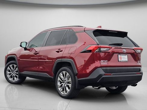 Used 2021 Toyota RAV4 XLE Premium AWD/4WD image 23