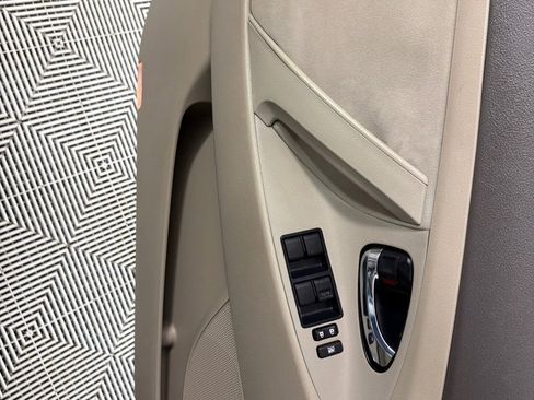 Used 2009 Toyota Camry LE image 11