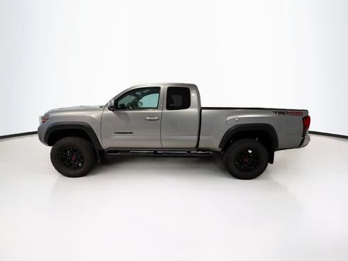 Used 2019 Toyota Tacoma TRD Off-Road AWD/4WD image 4