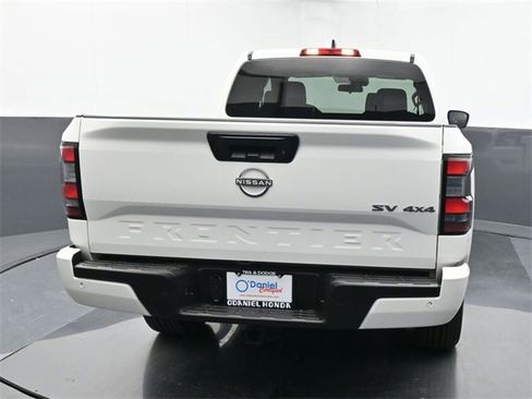 Used 2023 Nissan Frontier SV w/ Technology Package image 4