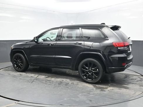 Used 2018 Jeep Grand Cherokee Altitude AWD/4WD image 4