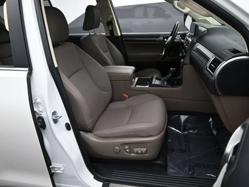 Certified 2023 Lexus GX 460 Premium w/ Premium Package AWD/4WD image 31