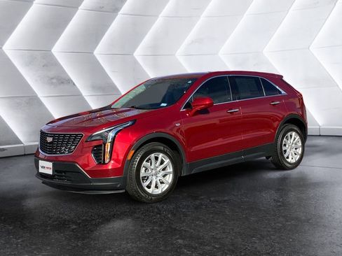 Used 2021 Cadillac XT4 Luxury image 3